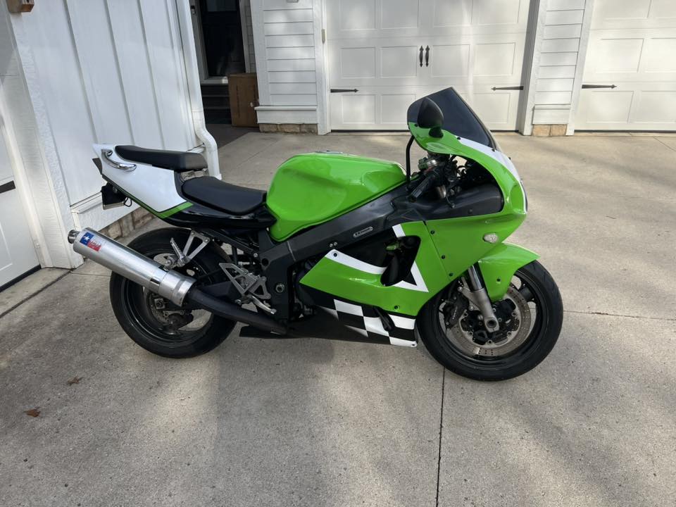 What is the peacock position on a 2001 Kawasaki ZX-7R?