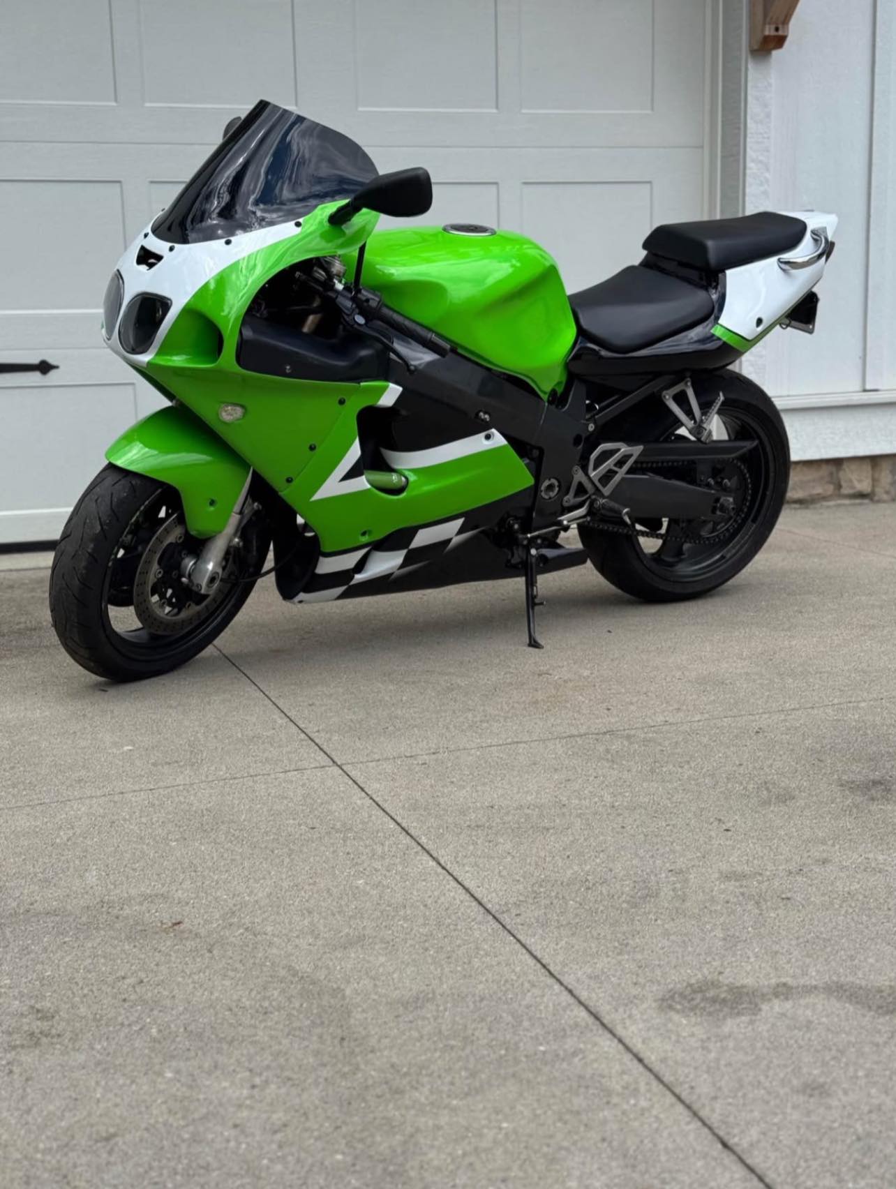 ピーコック What is the peacock position on a 2001 Kawasaki ZX-7R?