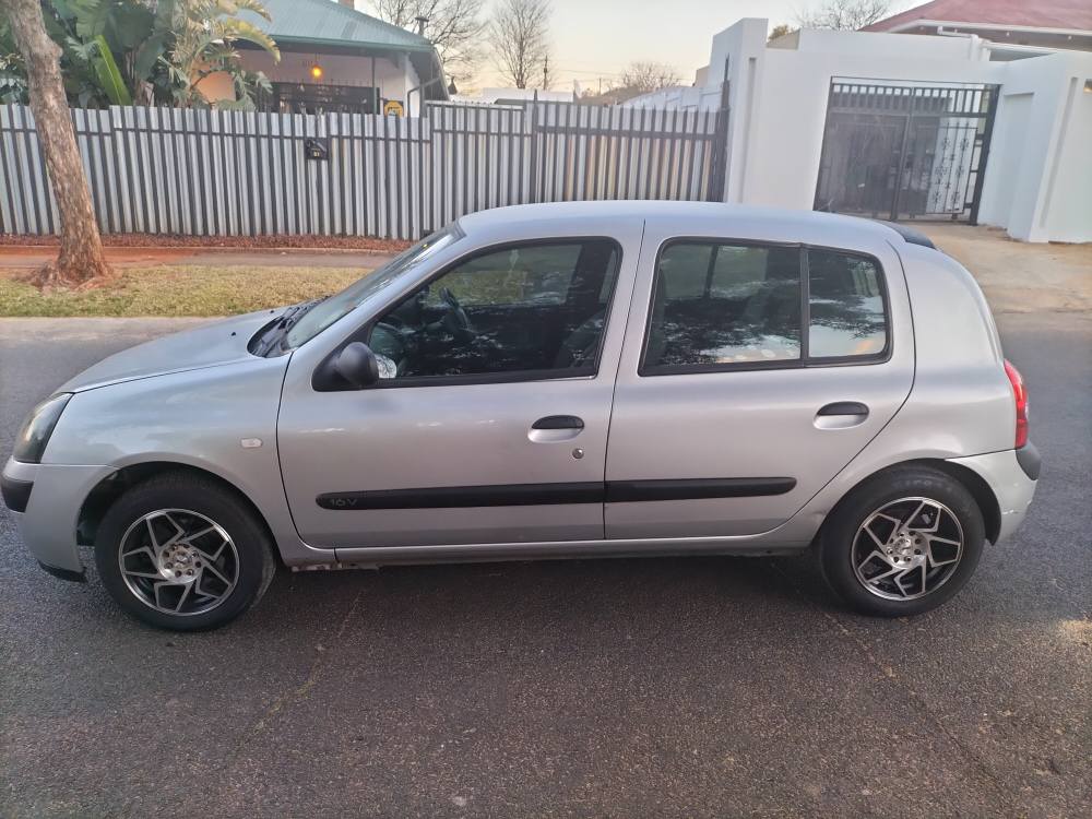 2006 Renault Clio 2 1.2L R32,000 0737170076 - Cars & Trucks ...