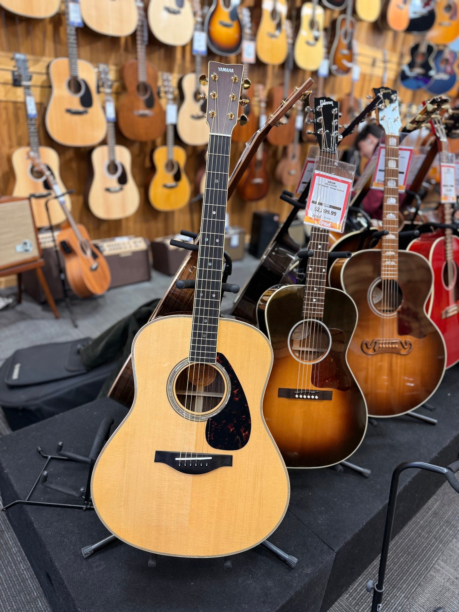 What hard cases are recommended for Yamaha LL 16 guitars?