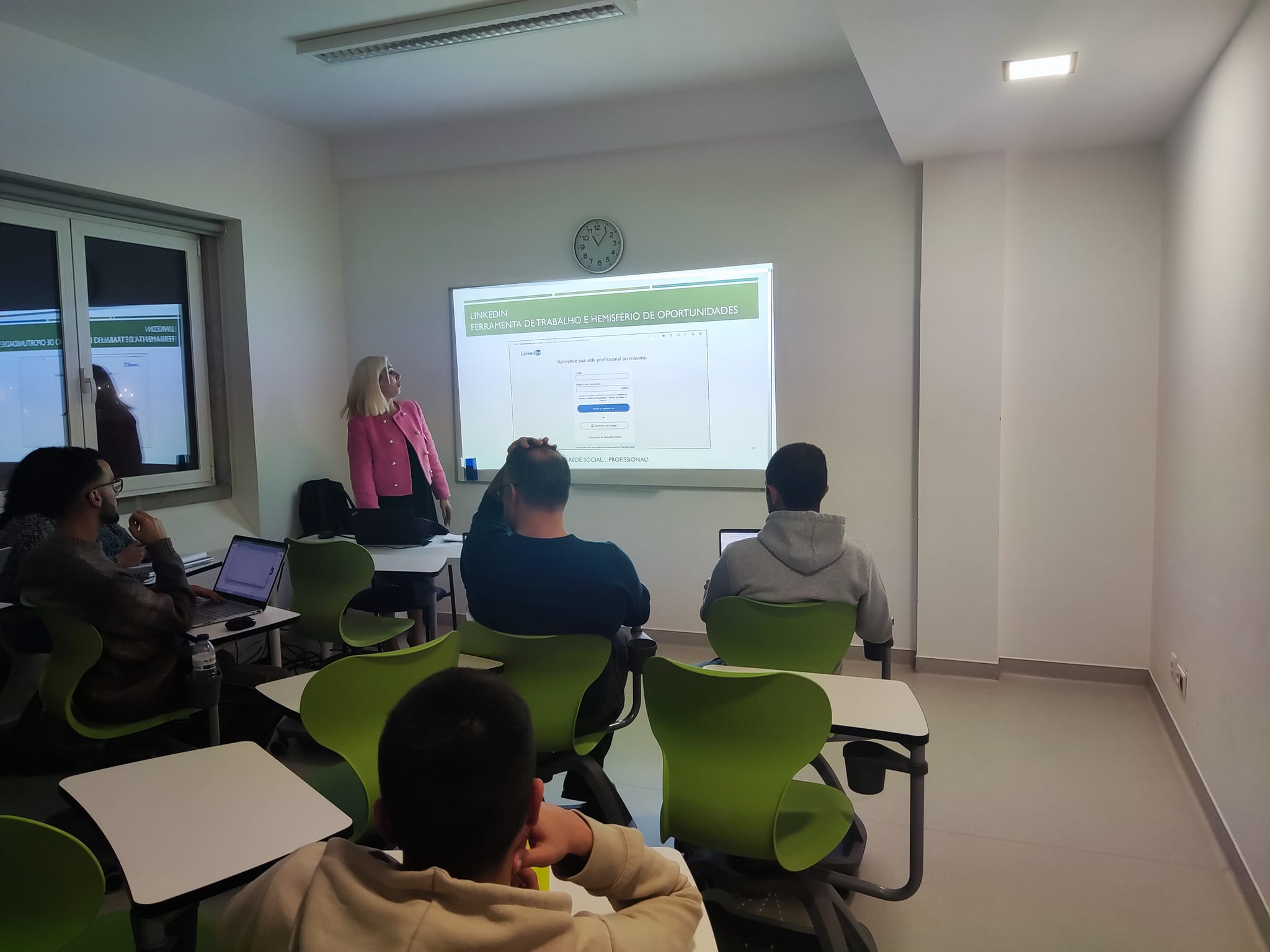 No dia 17 de... - AESM - Academia de Ensino Superior de Mafra