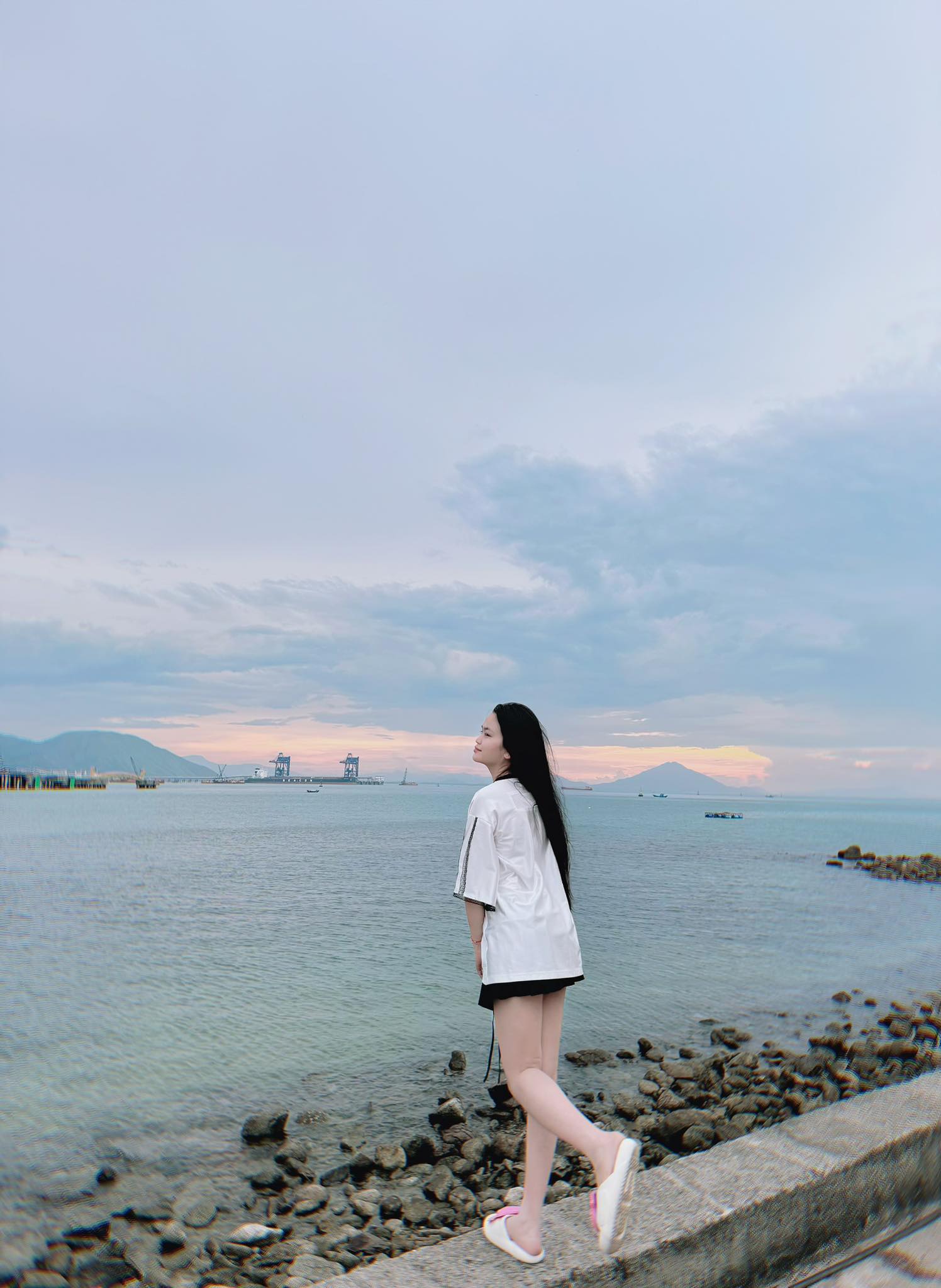 Ánh Tuyết - Ánh Tuyết added a new photo.