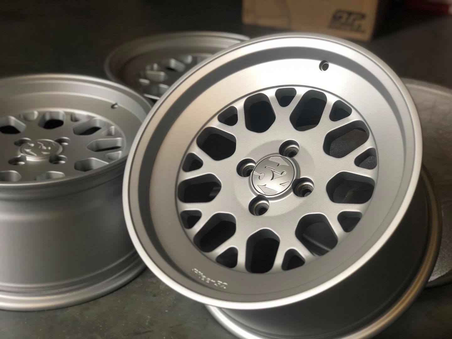 For sale ! ? Fifteen 52 formula tr 16inch 8j & 9j Et28 & et30 