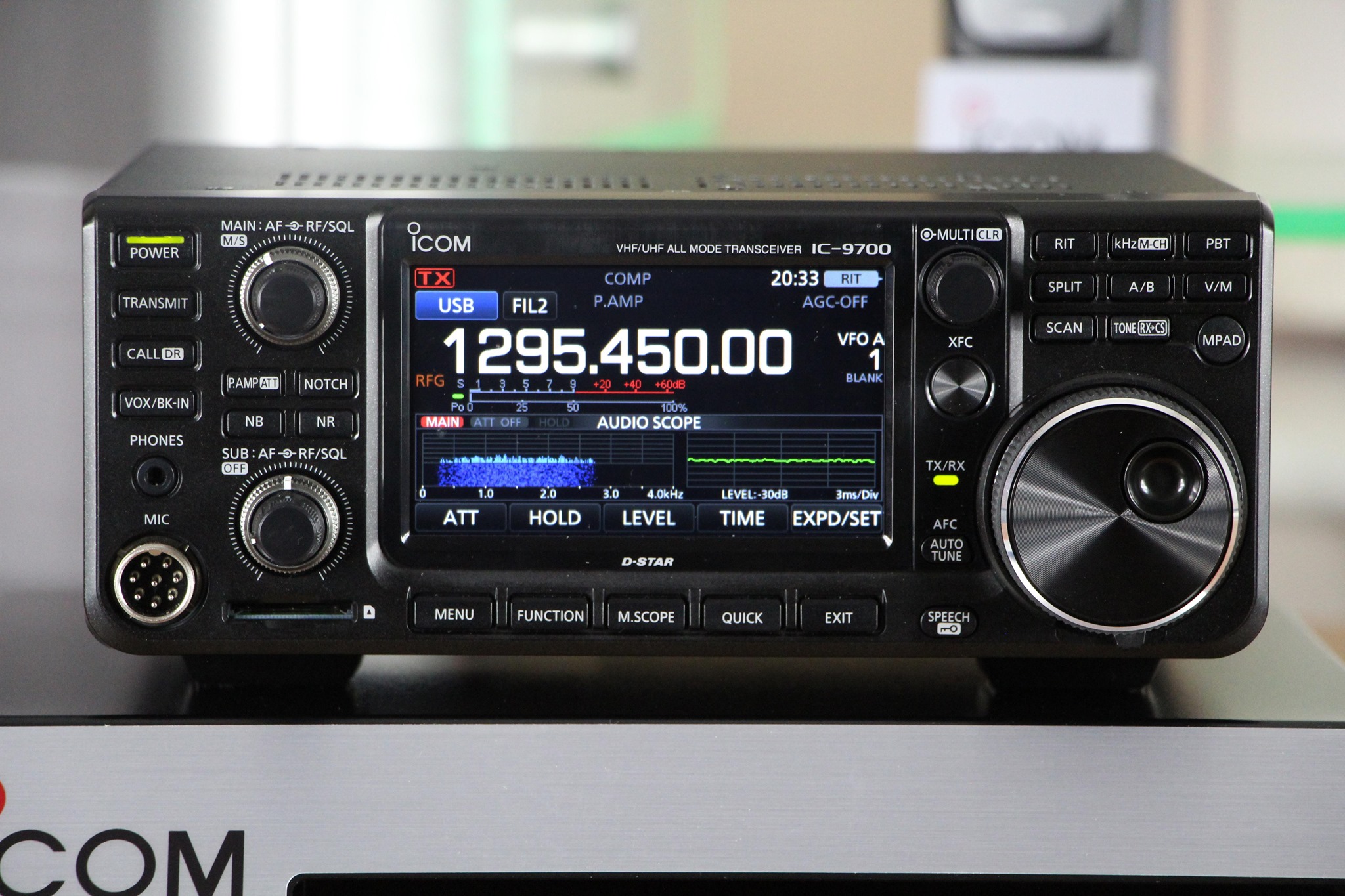 🚀📡 ICOM IC-9700 – unleash pure VHF/UHF/1200MHz power with