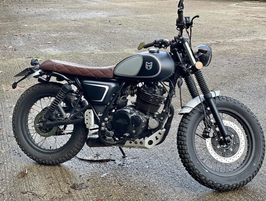 Mutt 250 for sale, 2800 km great condition.has loud exhaust, still