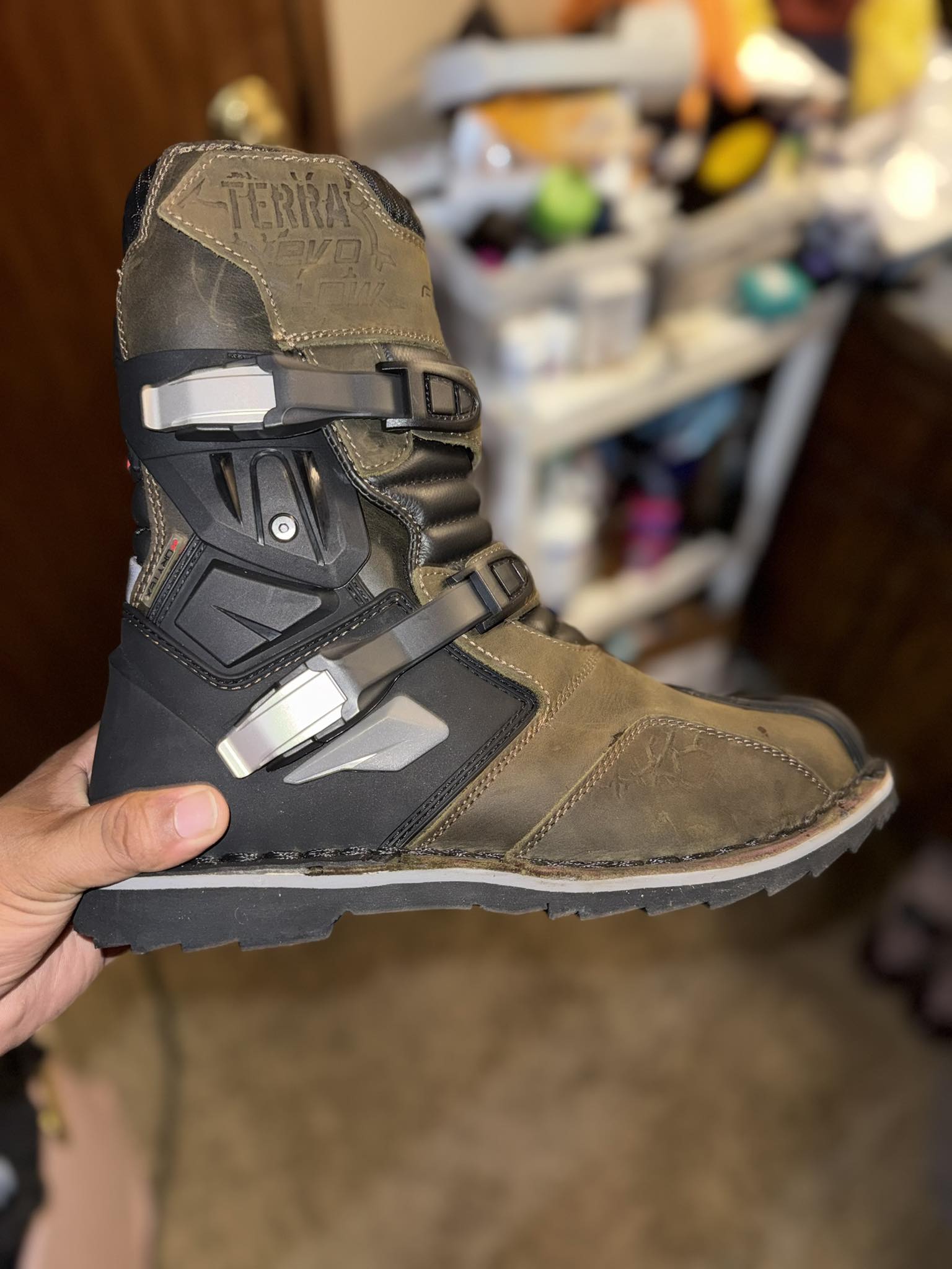 Exustar Racing boots E-SBR270: quality protection, lightweight