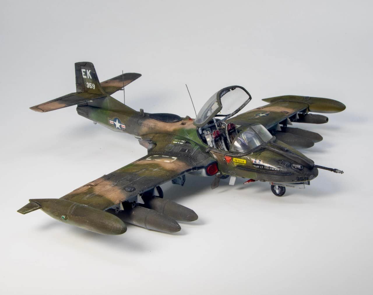 Monogram 1/48 A-37 Dragonfly…
