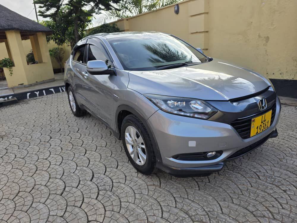 パール RECENTLY REGISTERED HONDA VEZEL HYBRID IN AN EXCELLENT CONDITION