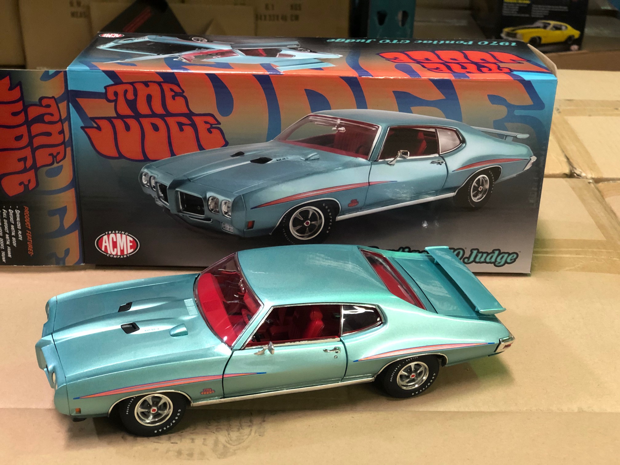 New diecast model cars arrive at Acme Trading Co