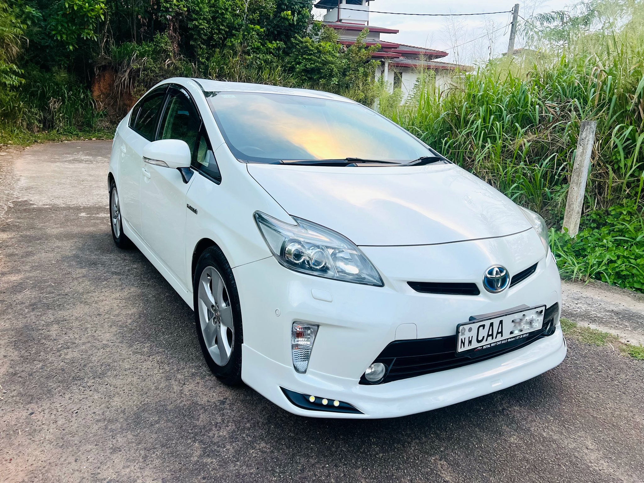 TOYOTA PRIUS S TOURING SELECTION
