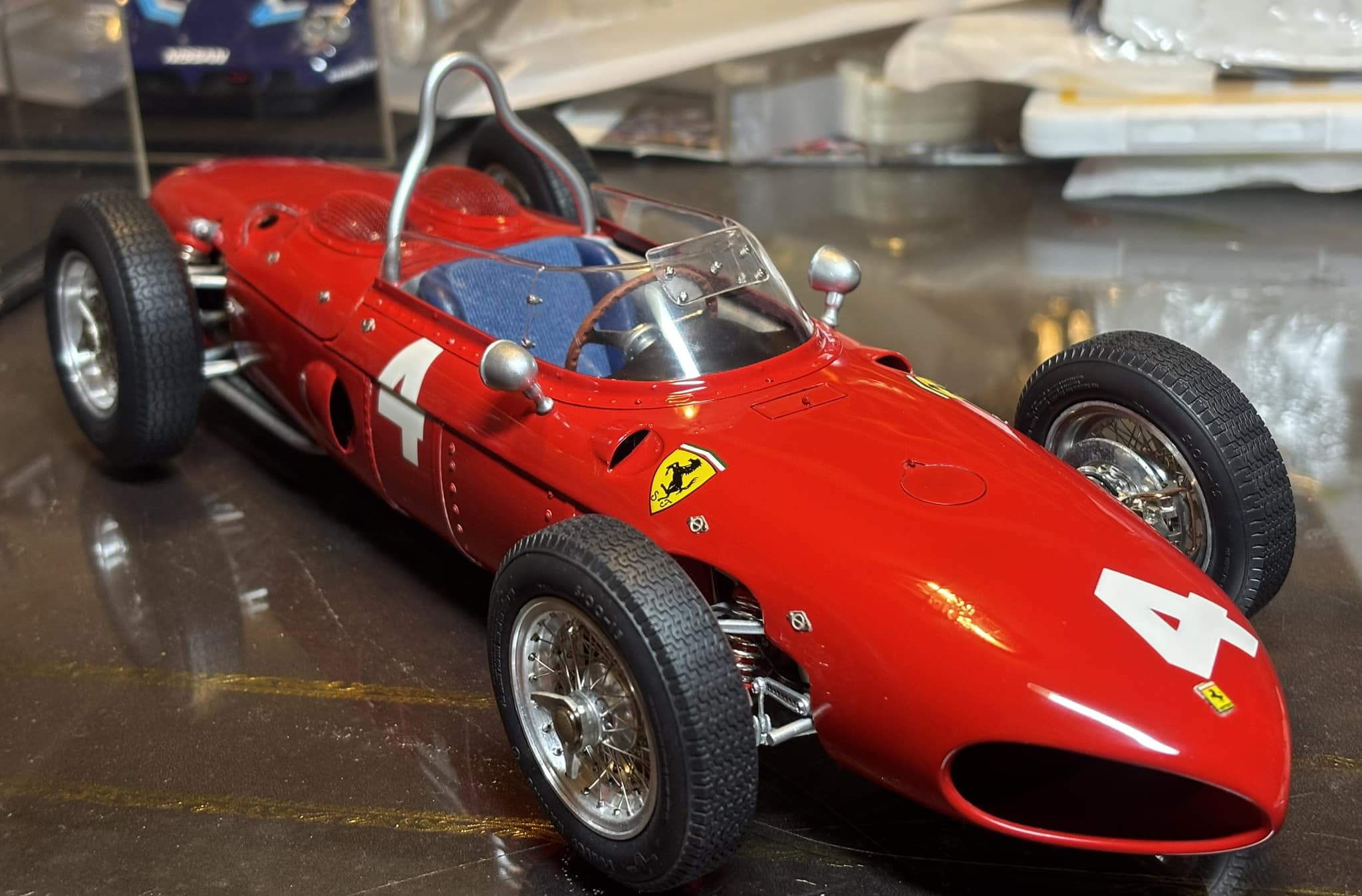 1:18 CMC 1961 Ferrari Dino 156 F1 O00 О O そ . N GT