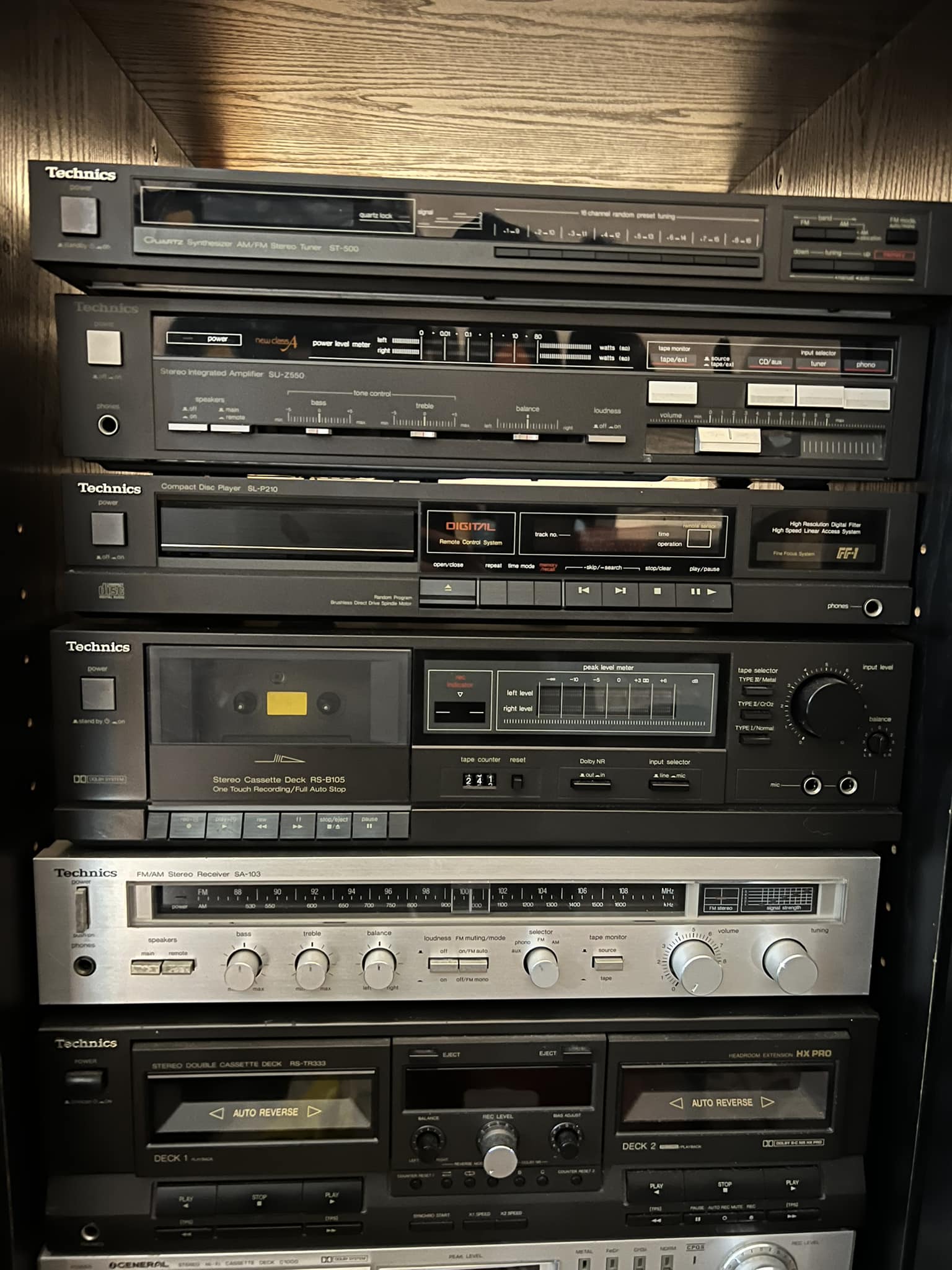 hi everyone a vintage New Zealand only Technics SA-T670