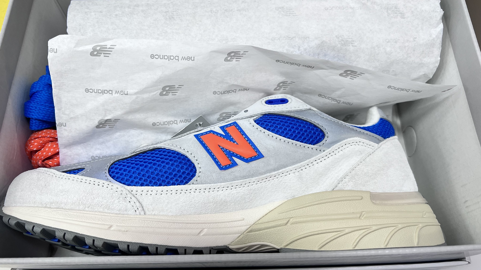 目的】：現貨出售** **【商品】：kith x new balance 993 ** **【尺寸 