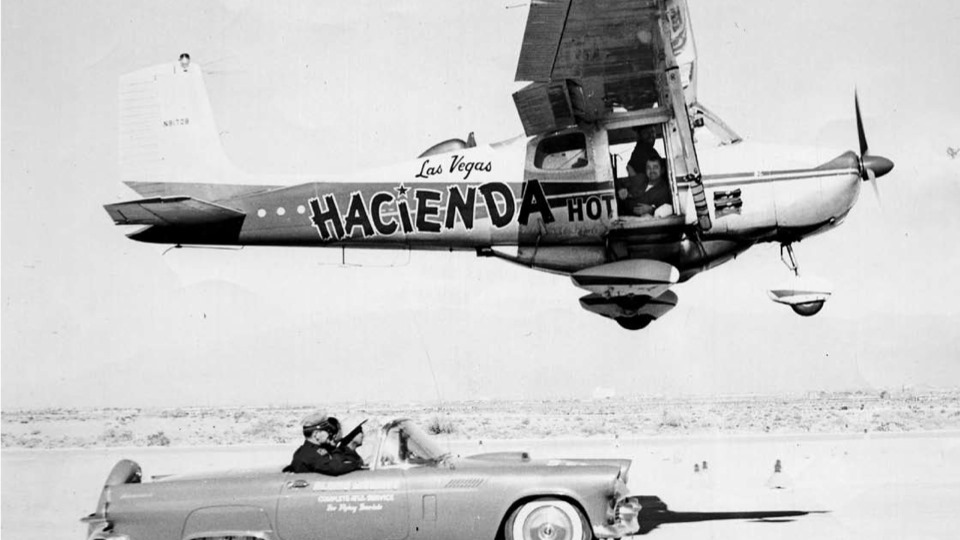 ⭐︎アメリカ産最終値下げ✴︎1949年アメリカCESSNA製ビンテージデスク勝どき！ 📌 Fun Fact Friday! Back in 1958, Robert Timm and John Cook from