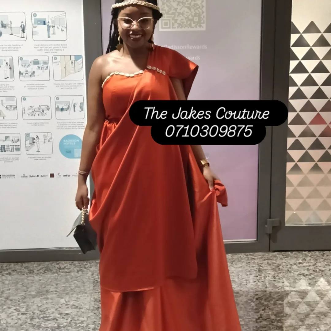 rwandese dress designs A Mushanana it was...... The client wanted a blend of Kikuyu and culture. Rwandese: The Mushanana outfit design Kikuyu culture: Kikuyu brown fabric and cowrie shells The outcome? Super good 👌👌 Dresses for Women Cotton hard-summer Fashion Size:41 / US 16 - Regular