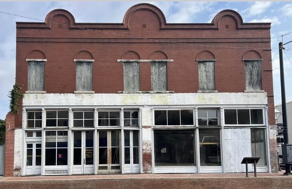 Peter Rinaldi - A Franklin St. eyesore looks so much... | Facebook