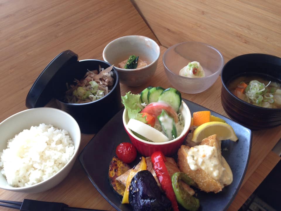 おいしい ちよ鶴 おろしそば 郷土料理 おそうざい 福井県勝山市 お客様のご要望にお応えしてできたメニューのご紹介です 人気の週替わりランチに 小さな雪室蕎麦をプラスして1500円 税込み 10人以上からのご予約で承ります おいしい ちよ鶴 0779 87 2250
