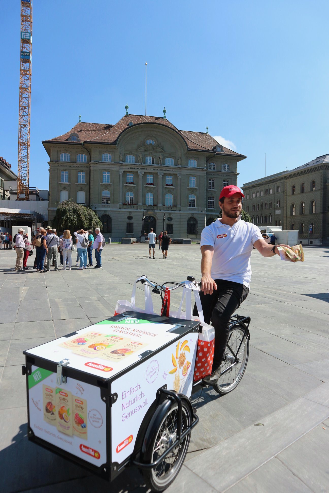 Spool - Unsere Simply-Müesli-Crew auf Tour im und ums Büro... | Facebook