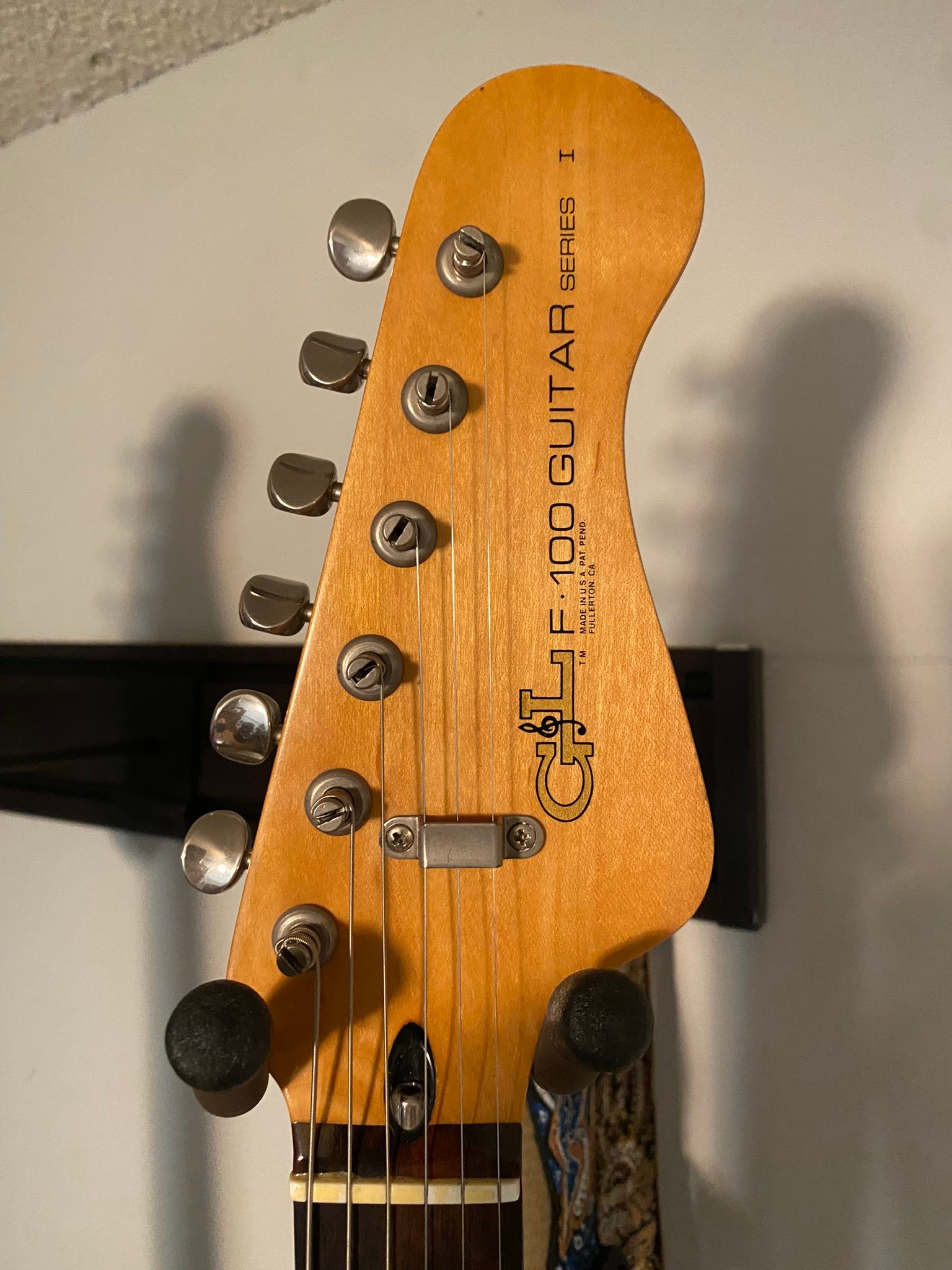 Early G&L S-500 guitar models compared