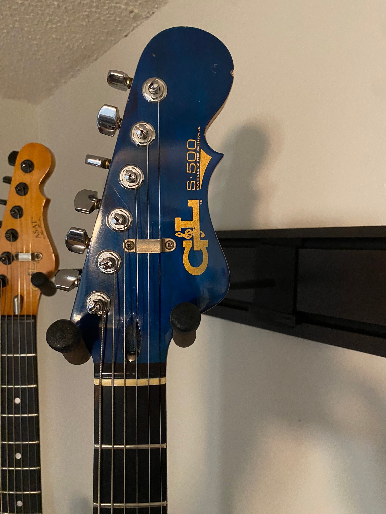 Early G&L S-500 guitar models compared