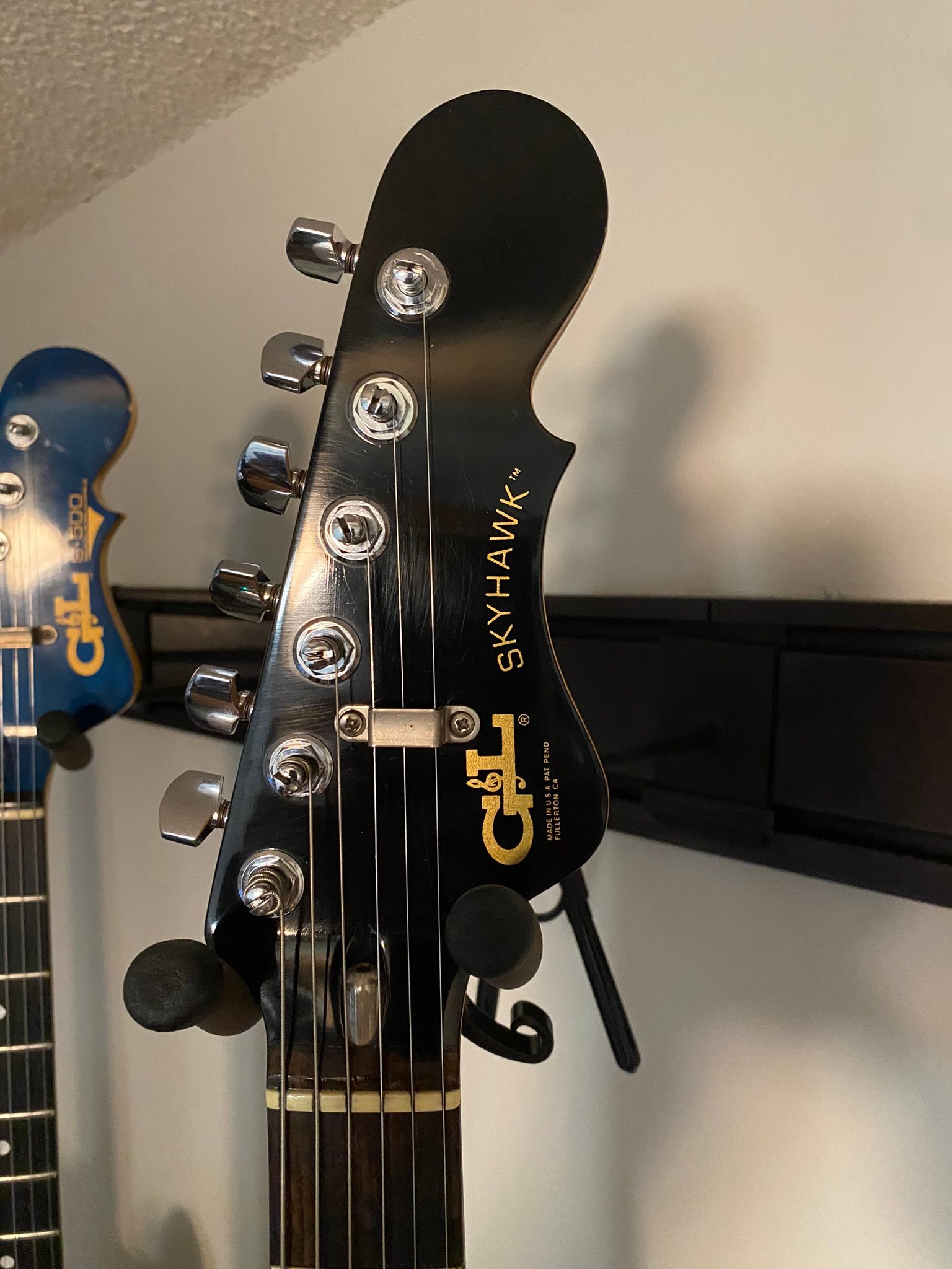 Early G&L S-500 guitar models compared