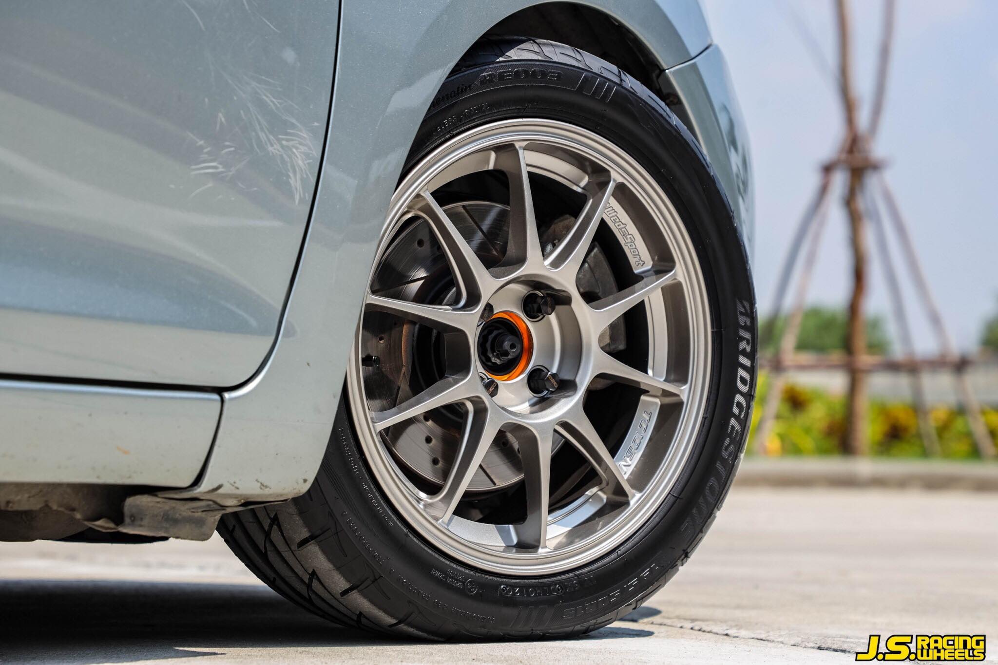 Vios กับล้อ TC105N งาน NK สี TS titan ขอบ 15x7 ยาง Re003 195/50/15 ปลอก ...