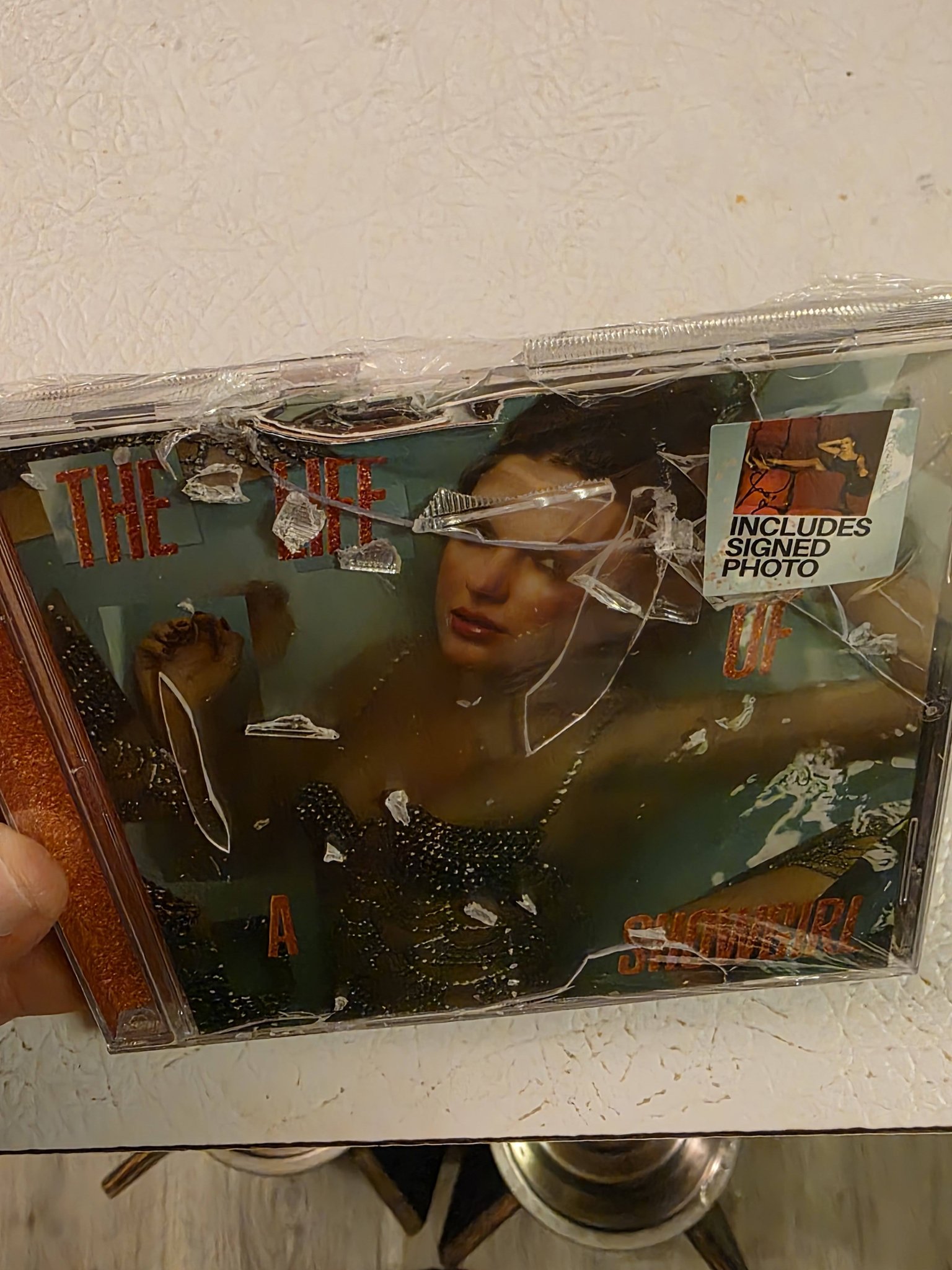 未開封 星咲イリア MUSIC BOX CD ケースヒビ What happens when a signed cd arrives with a broken case?