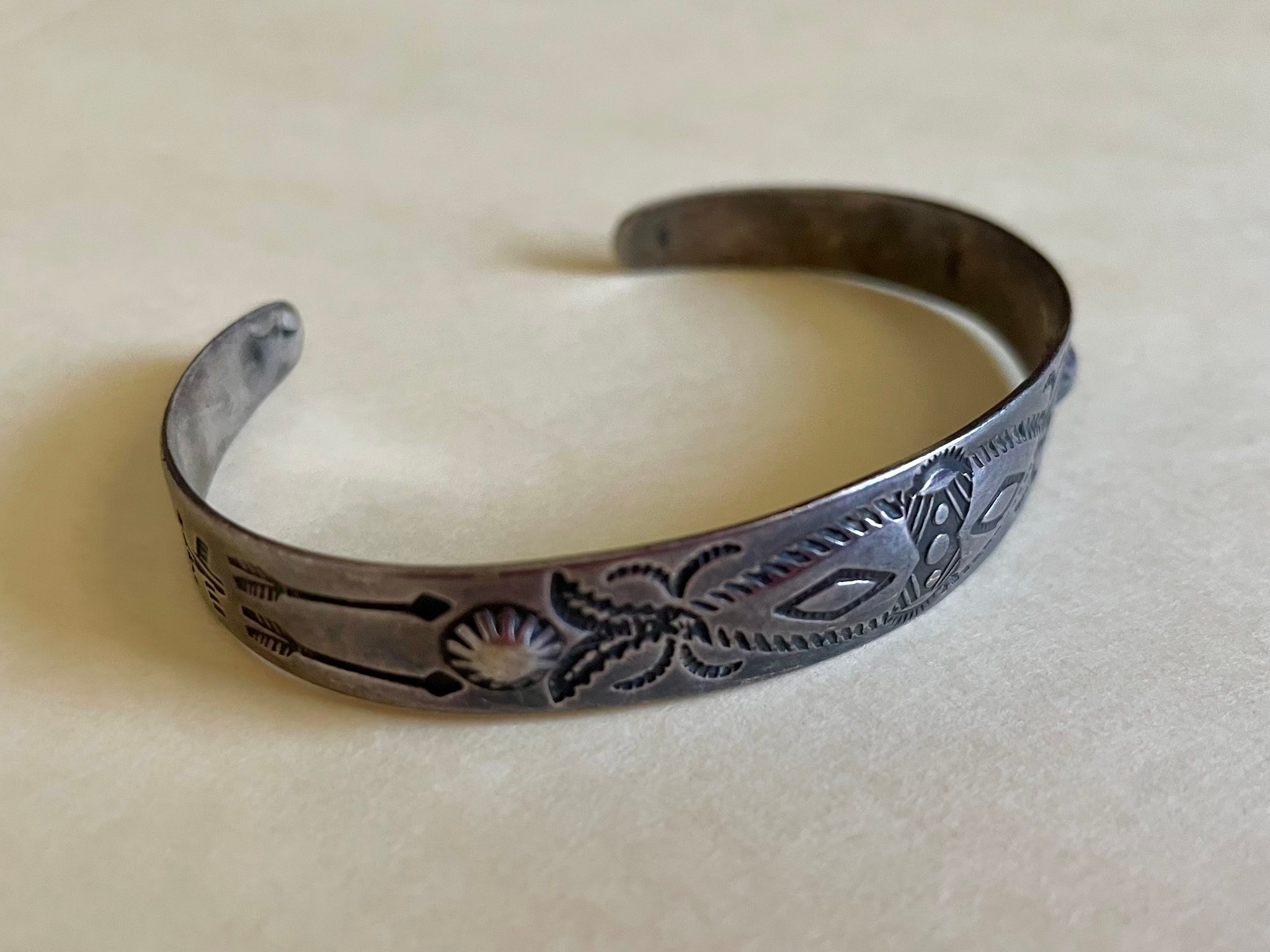 Identify vintage turquoise bracelet from 1940s?