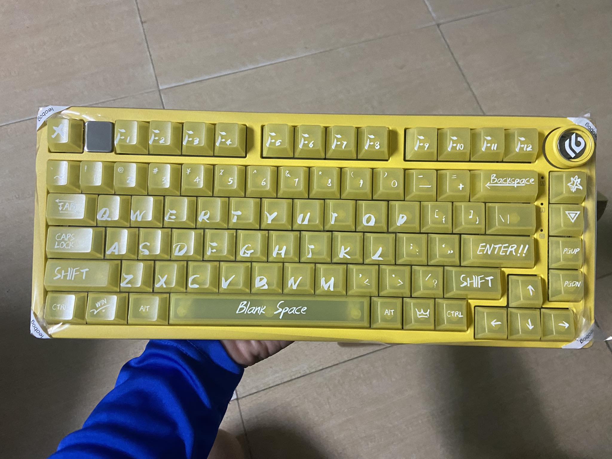 Nhìn tới nhìn lui , nhìn qua nhìn lại nó cũng đẹp mà sao chê nhiều vậy ...