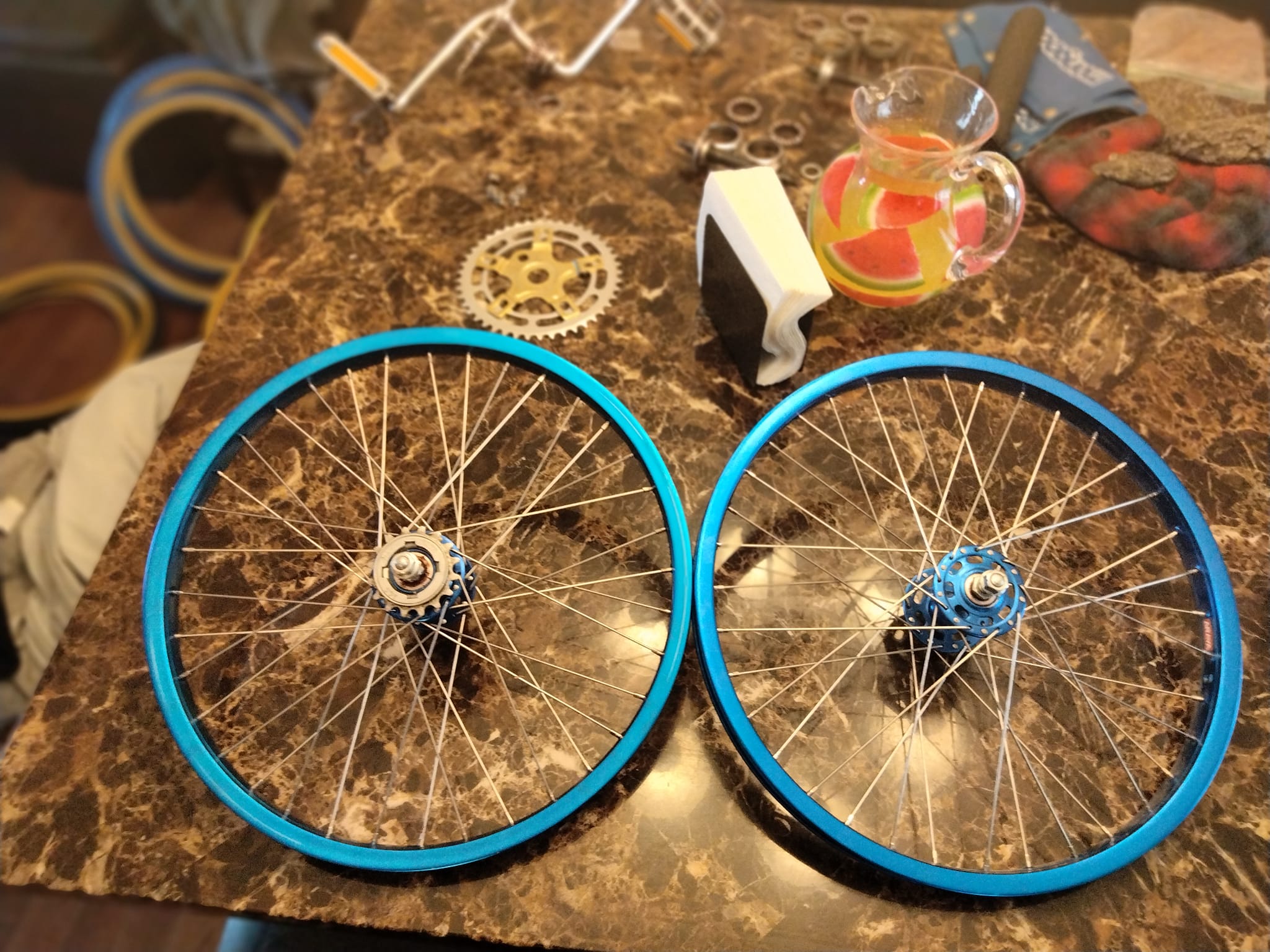 Vintage 1983 Suzue Sealed Bearing Blue Araya 20x1.75 Wheel set w