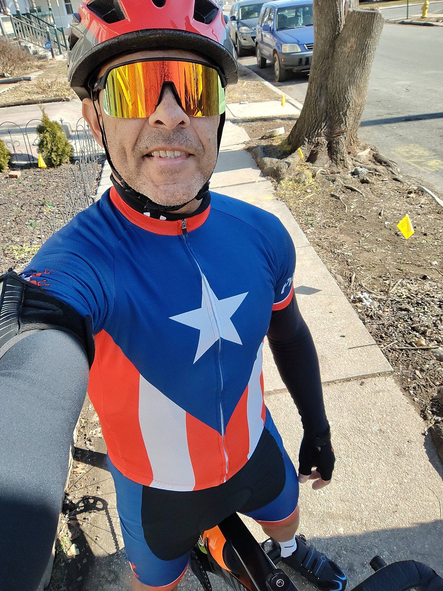 bike helmet sunglasses costume GLITTER with Goggles, Visor & Rear Light Black / L This helmet delivers instant Top Gun confidence Buenas noches para todos!!! Hoy