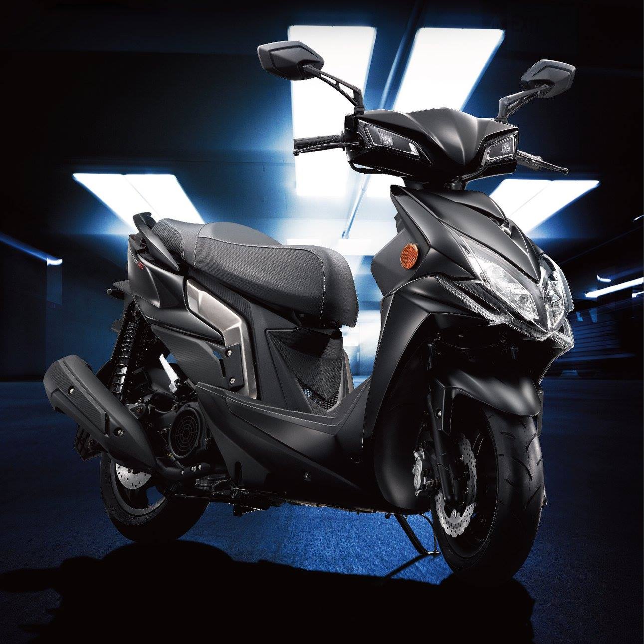 KYMCO - KYMCO RacingS125（キムコレーシングS125）曲面とエッジを 