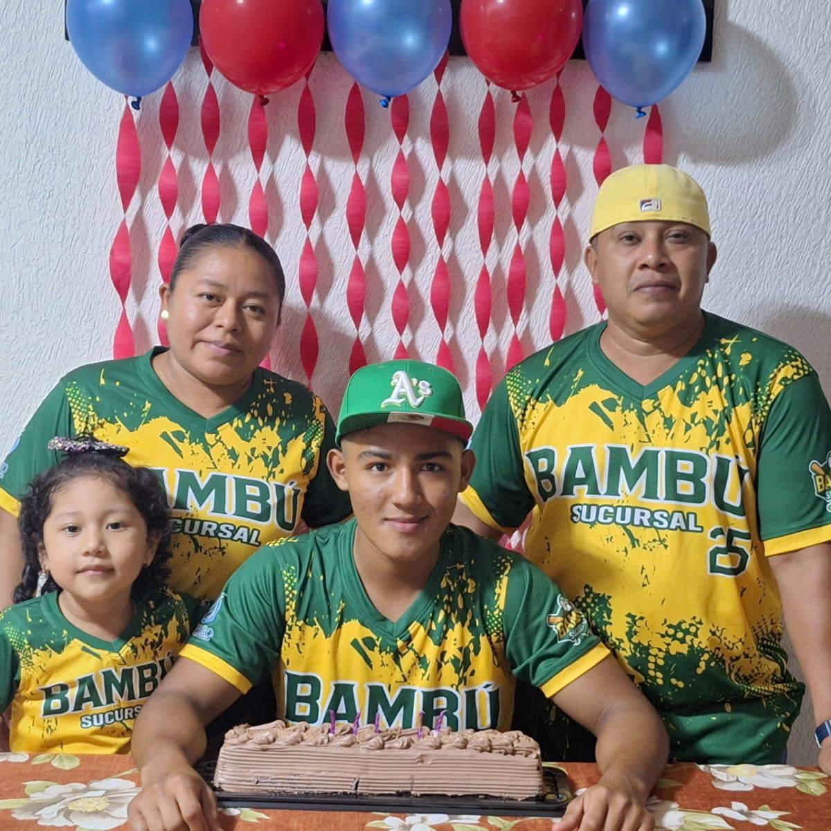 Iniciando la molida del guiso para los tamales de negrito Maria ...