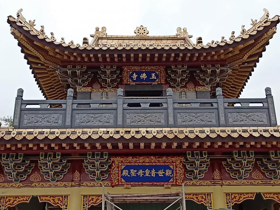 彌勒國新聞 - 台中觀音山玉佛寺，是宇宙天國的聖地。「觀世音皇母聖殿」之觀世音皇母，以金冠鳳袍法相渡化眾生，極其莊嚴神...