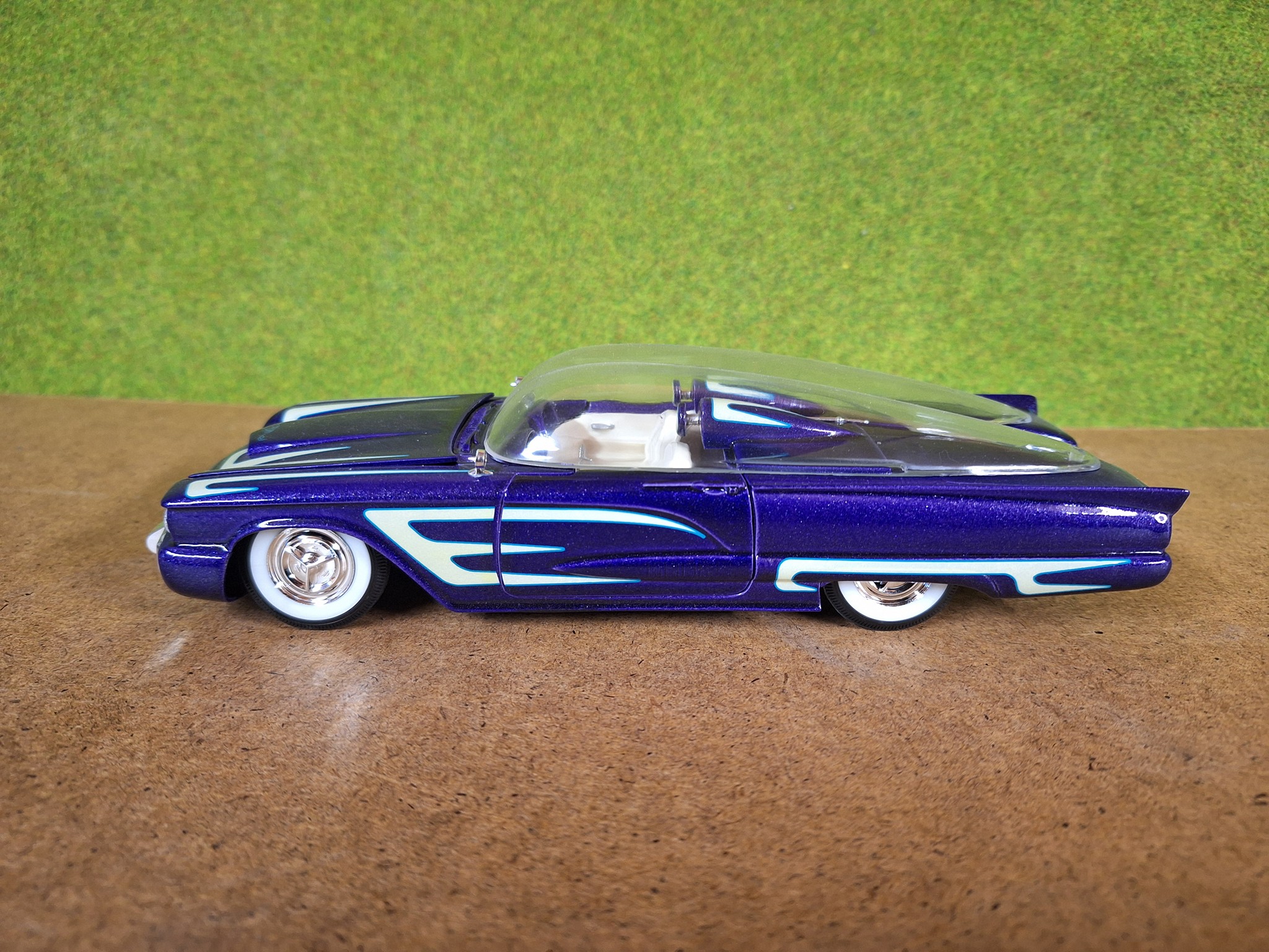 Customized 1958 Ford Thunderbird