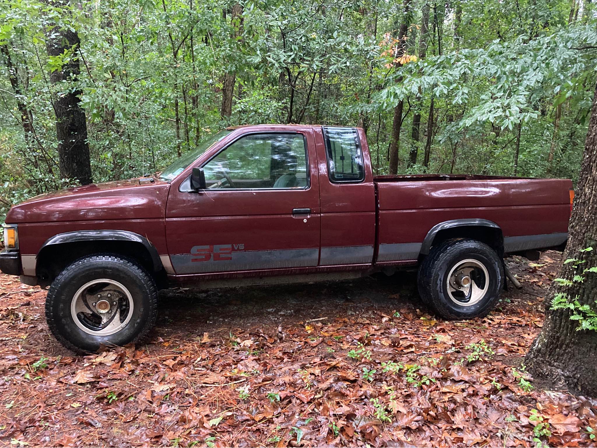 1988 Nissan Frontier King Cab · SE Short Bed