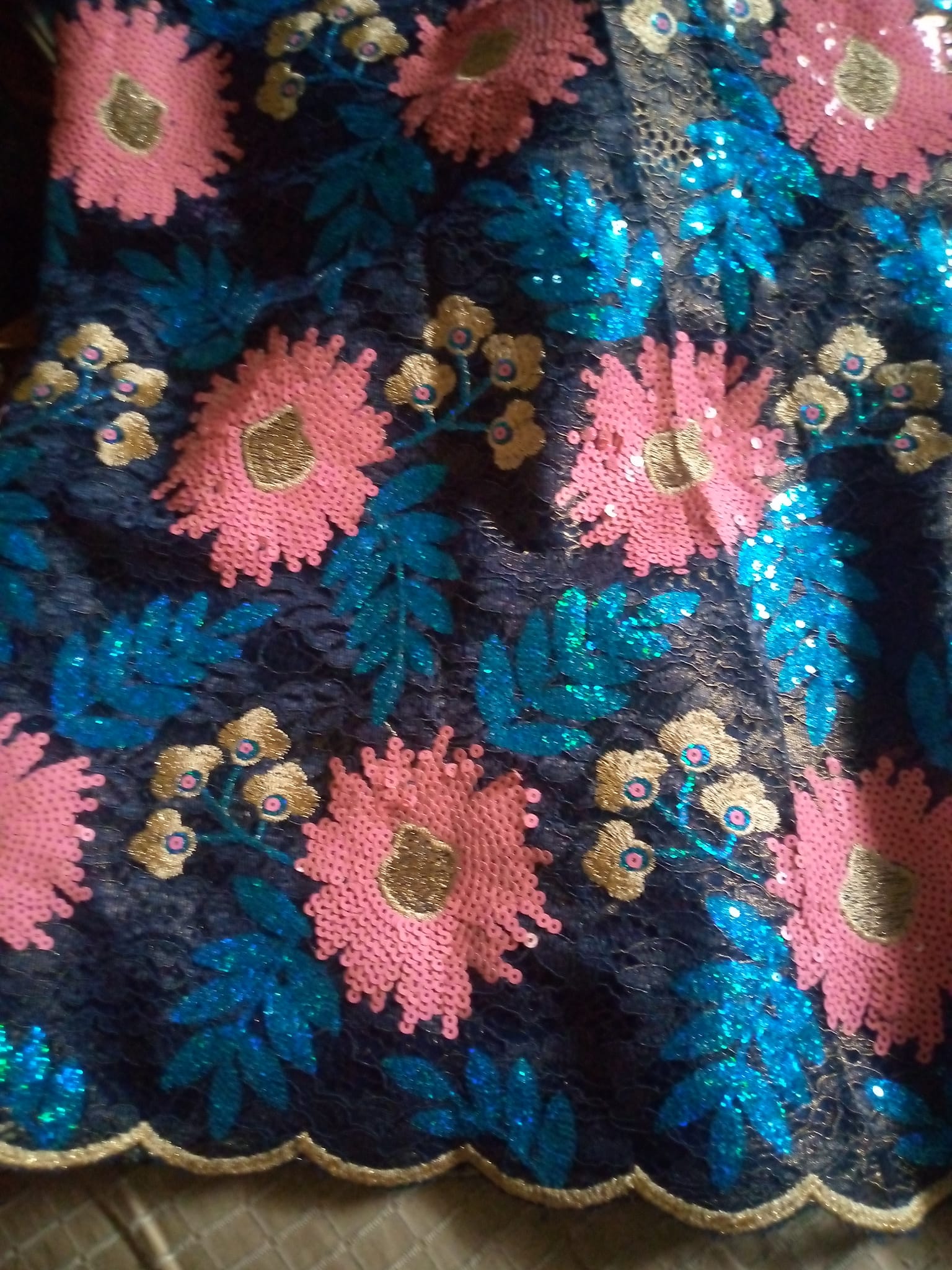 What material to mix with lace fabric?