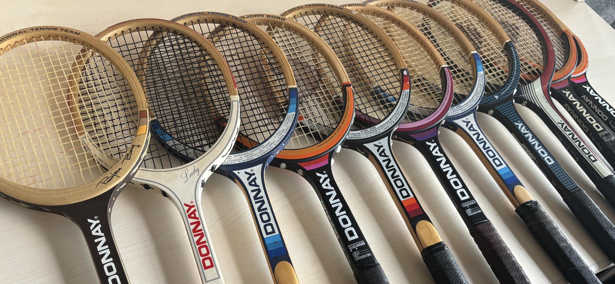 Some more of my collection. A nice Snauwaert racquet, a Dunlop bag