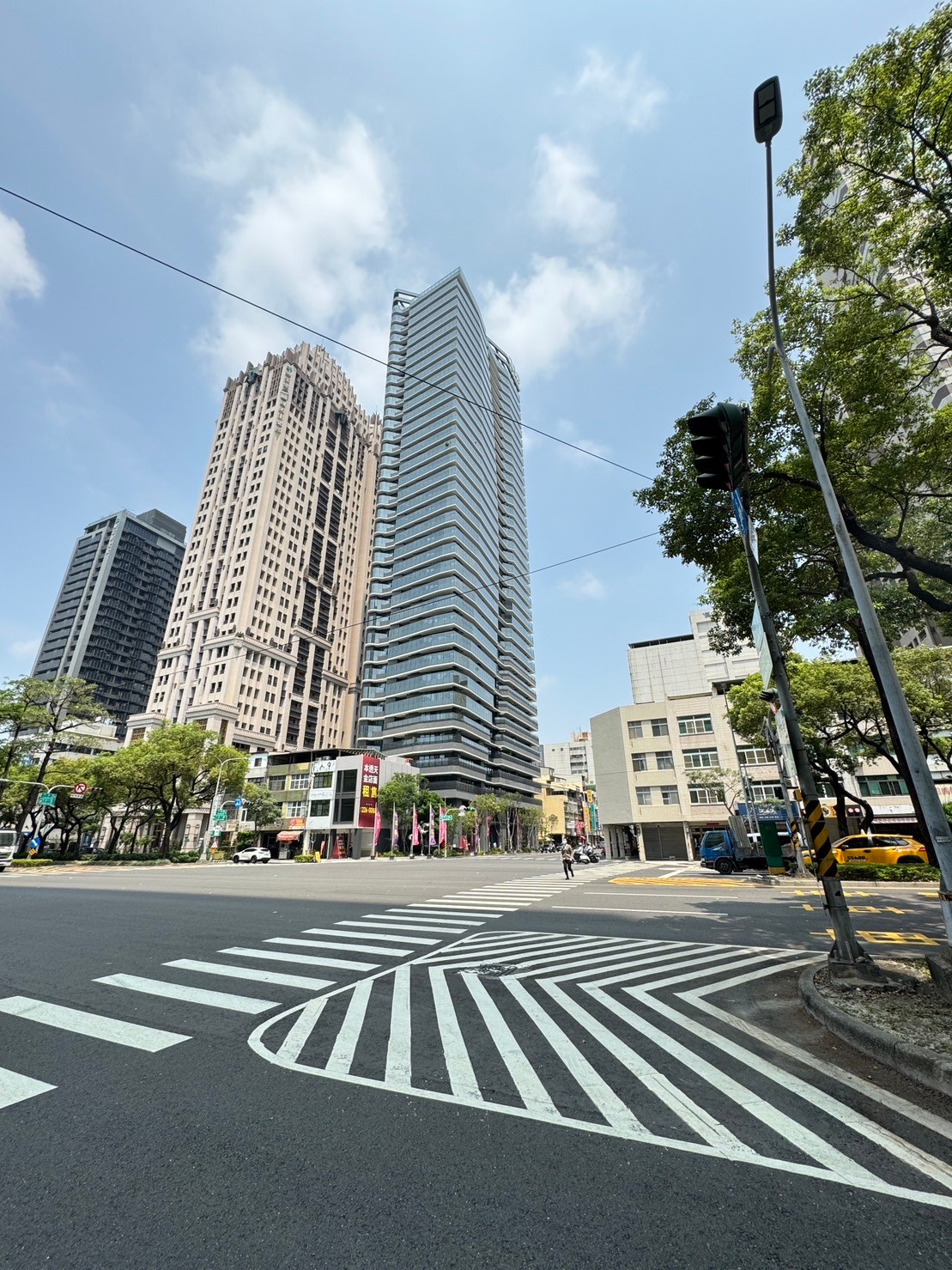 高雄店面-出租、盤讓、找尋店面、廣告牆出租 | 高雄CBD經貿中心