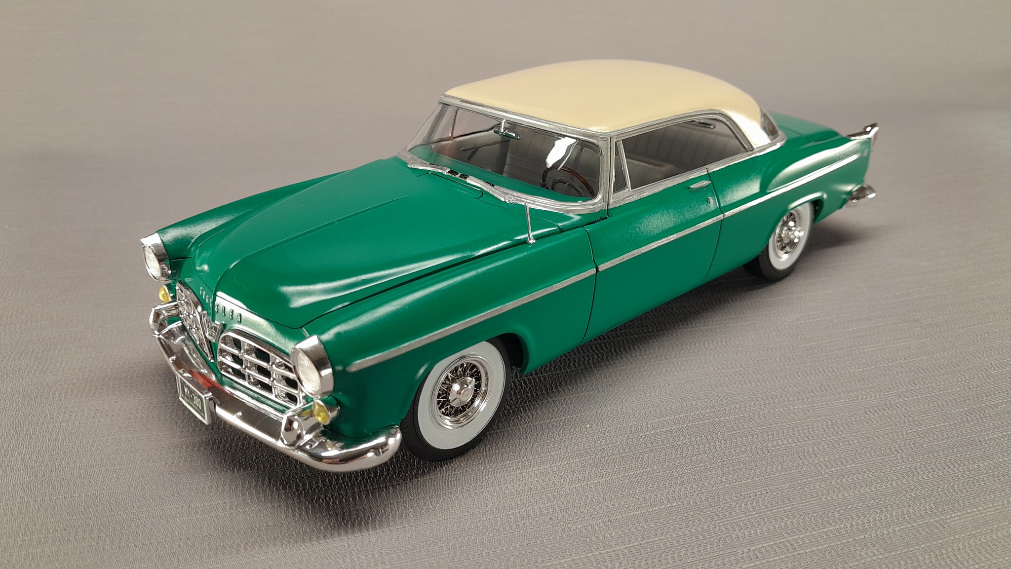 Moebius Chrysler 300 model car review