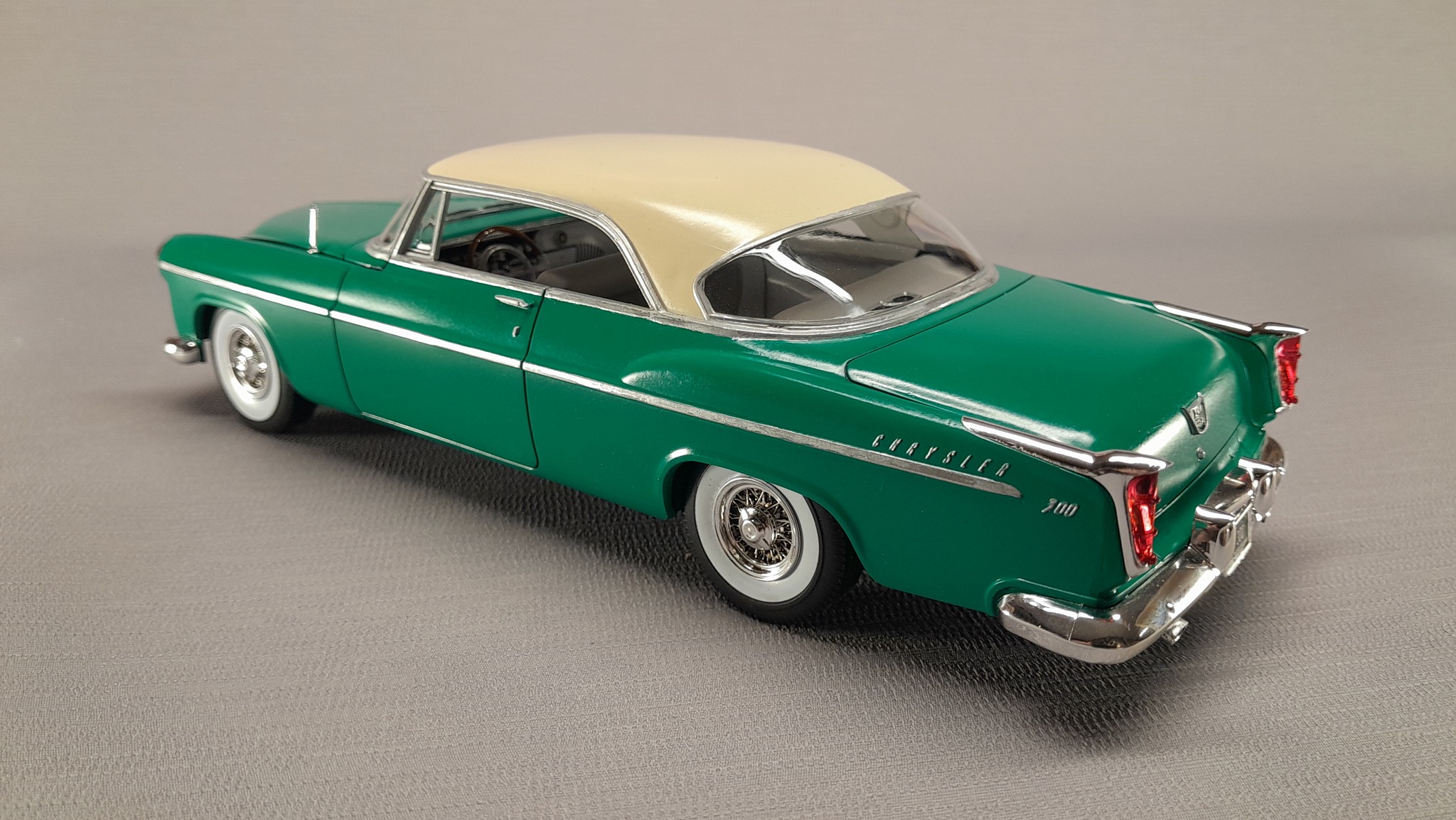 Moebius Chrysler 300 model car review