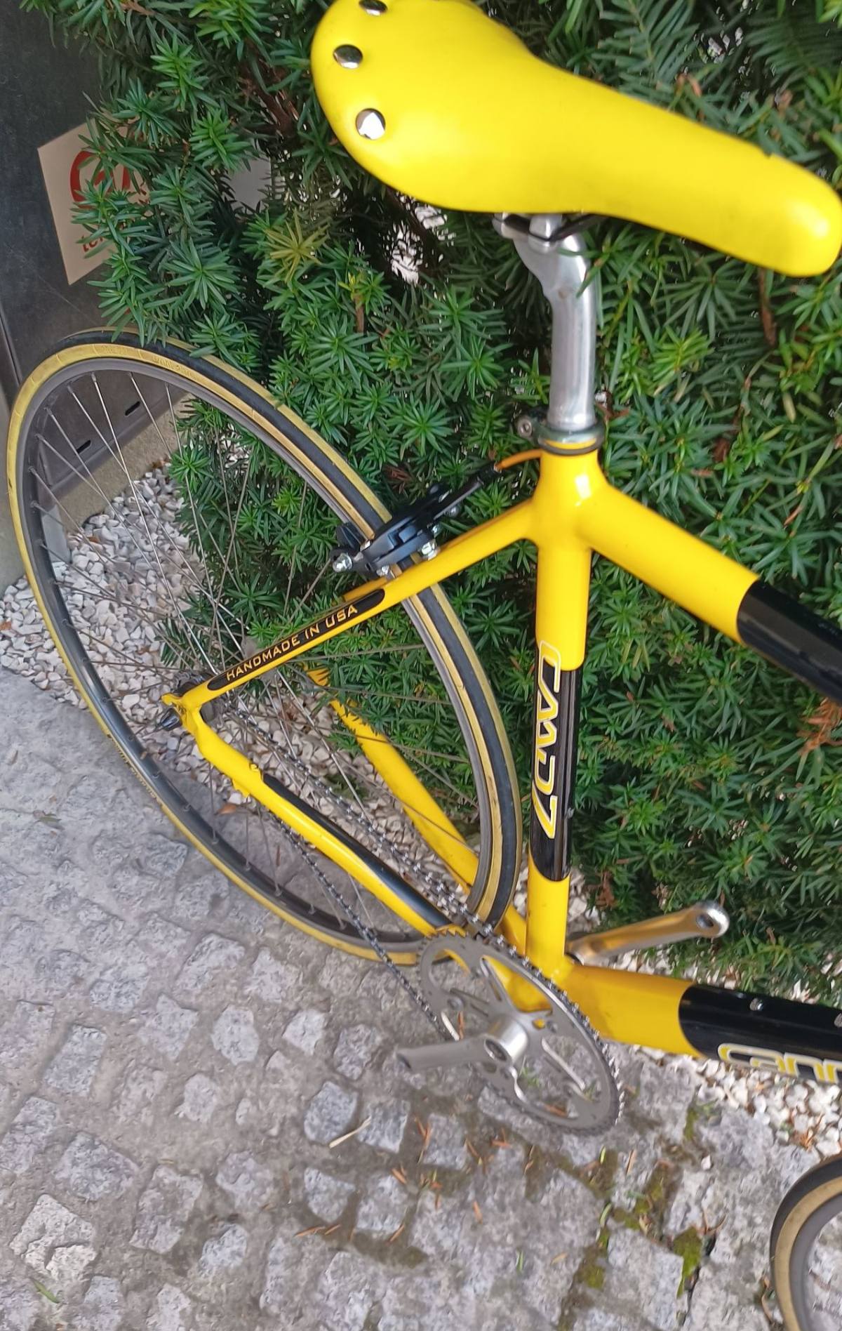 What year is this Cannondale road bike with unique paint job?