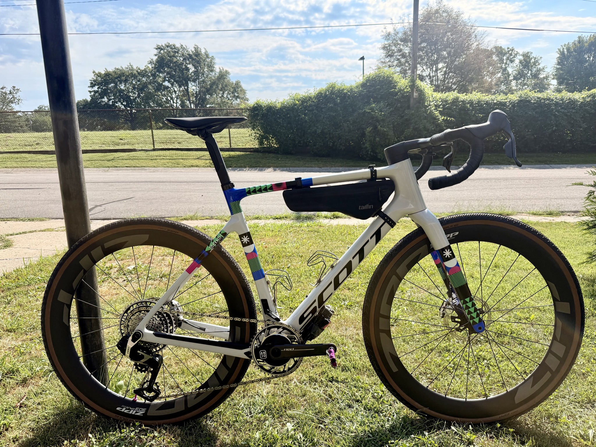 2027 Scott Addict Gravel RC bike with Zipp XPLR 303 SW wheels and