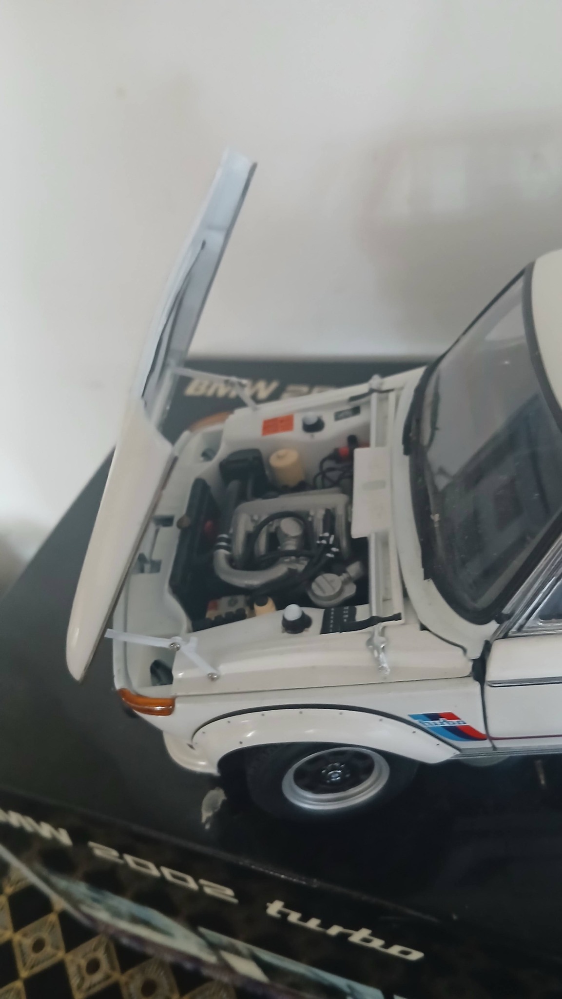 BMW 2002 Baur Cabrio (Dealer Edition) AUTOart 1:18