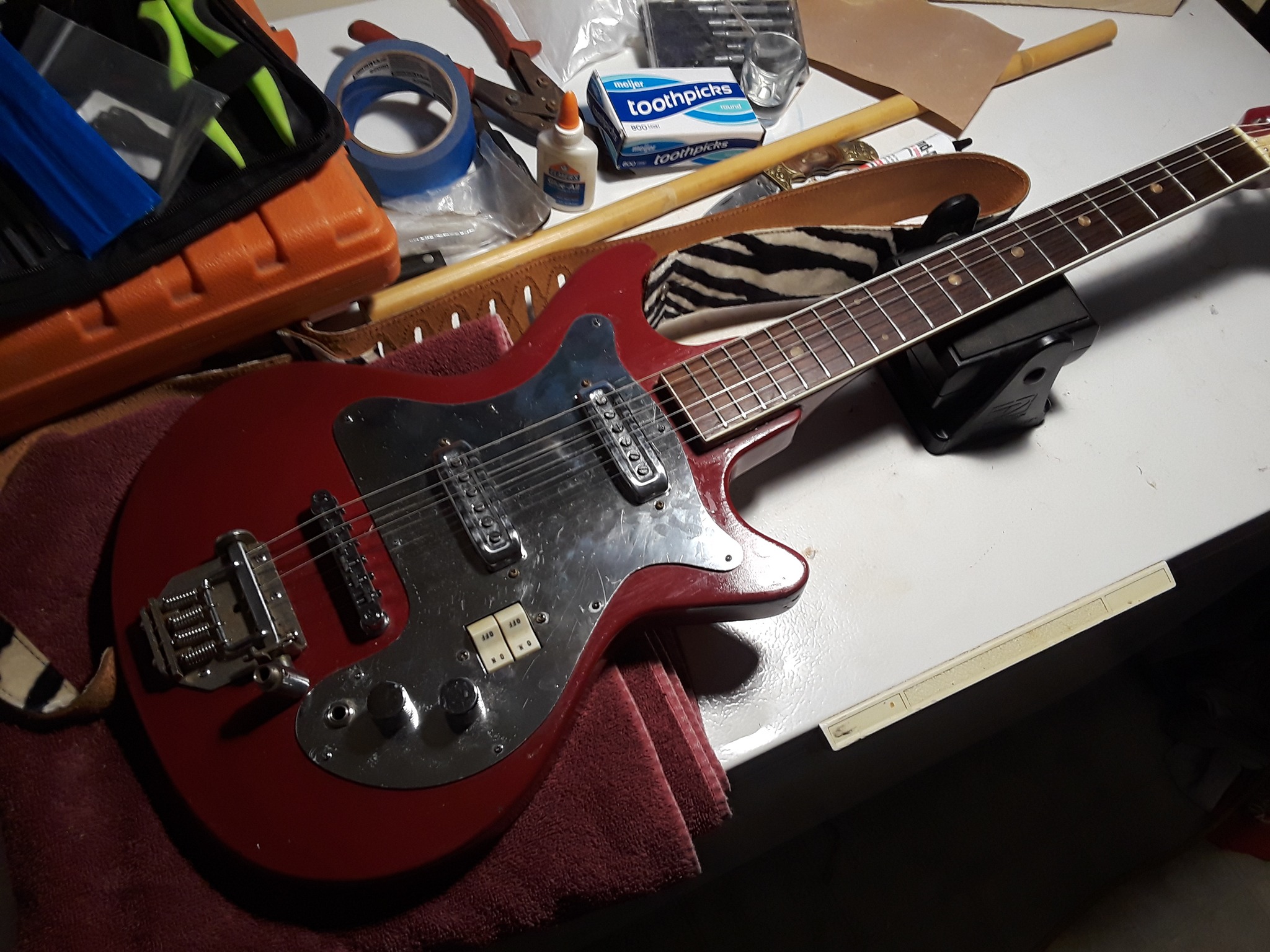 How to restore a 1960s Teisco Crown guitar