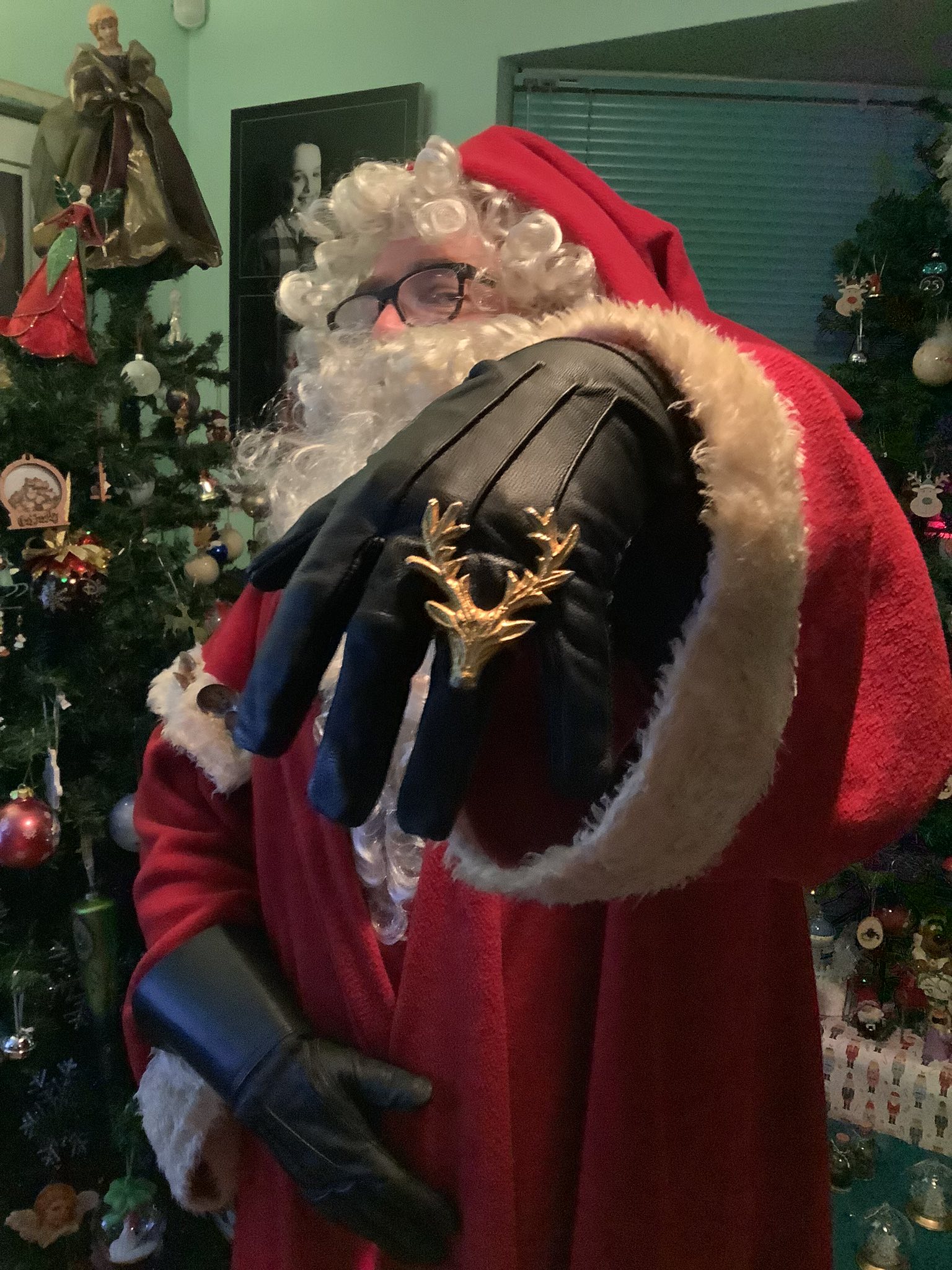 Black gloves or white gloves? For over 20 years, I was white  display picture 1