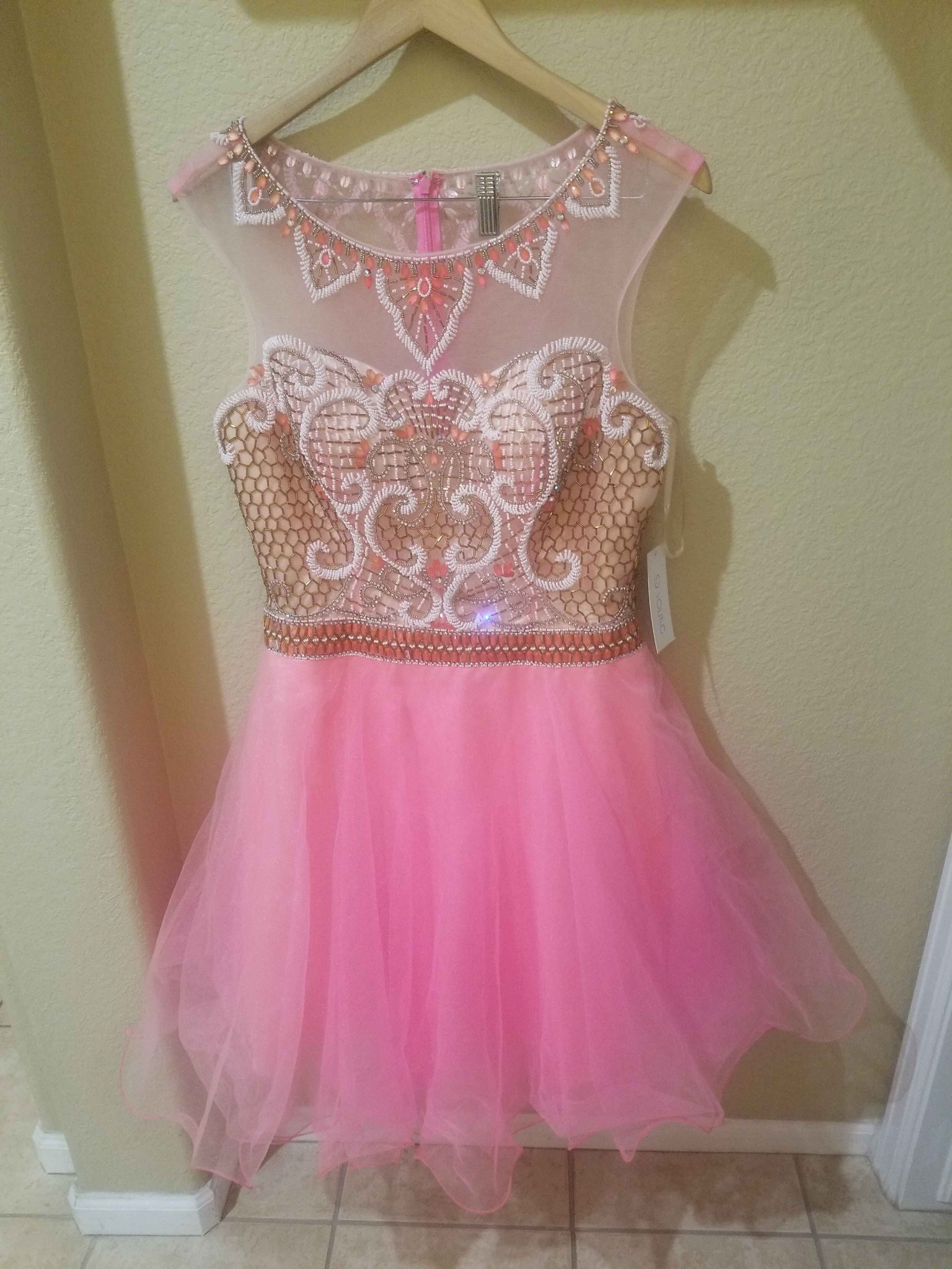ed young homecoming dresses Stunning dress, size XL. This pink beauty has a super detailed beaded top with sheer accents. The bottom is a fun, fluffy tulle skirt. Perfect for prom, homecoming, valentines or LIFESTYLE