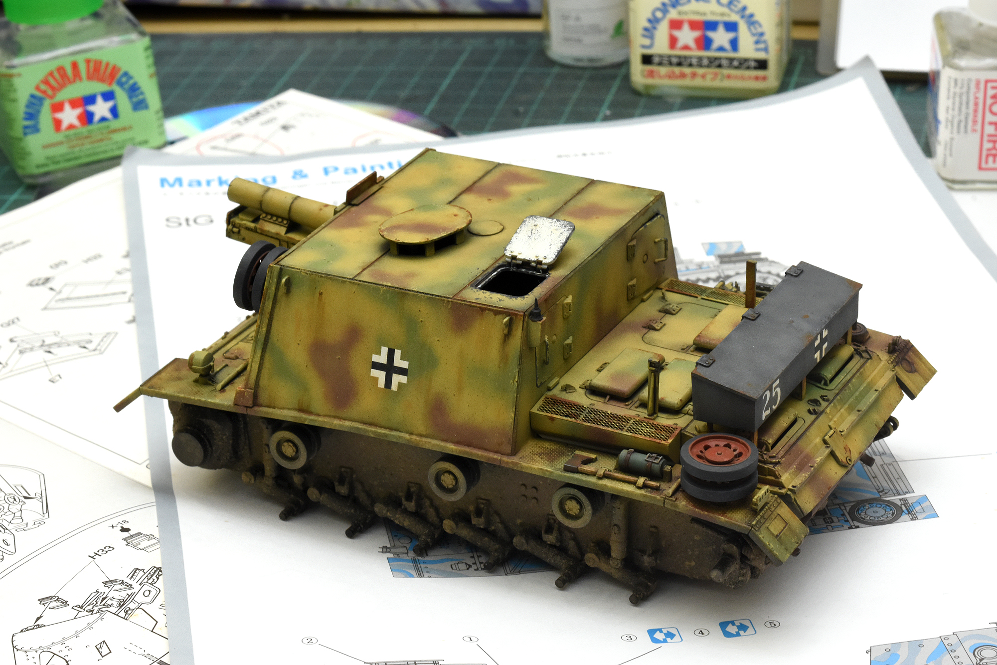 Building a 1/35 scale 15cm Sturm-Infanteriegeschütz 33 auf Pz III