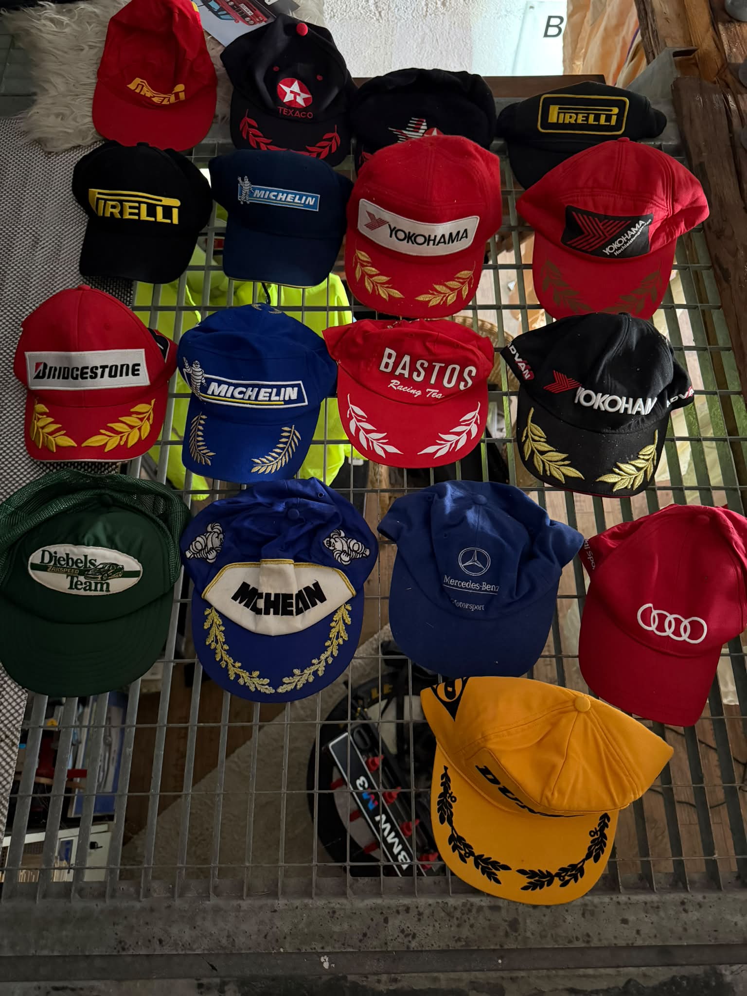 kleine Sammlung von DTM/ Tourenwagen Base Caps