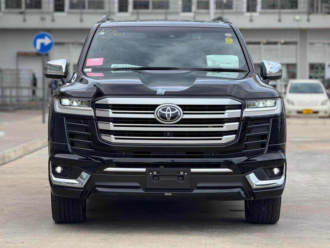 ゴッド TOYOTA LANDCRUISER ZX SERIES 300 Price 390,000,000/= Million